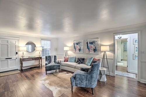 Walk to Broad St: Central Thomasville Condo