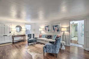 Apartment (2 Bedrooms) | Front of property