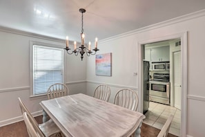 Interior - Walk to Broad St: Central Thomasville Condo (Thomasville)