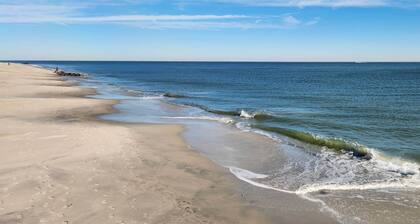 Buckroe Family Home: Walk to the Beach!