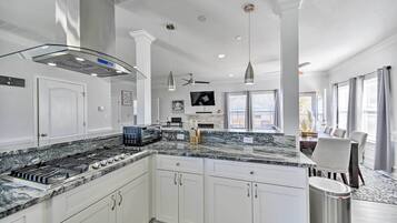 House (4 Bedrooms) | Private kitchen | Microwave, oven, stovetop, dishwasher