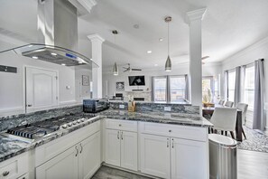 House (4 Bedrooms) | Private kitchen | Microwave, oven, stovetop, dishwasher - Buckroe Family Home: Walk to the Beach! (Hampton)