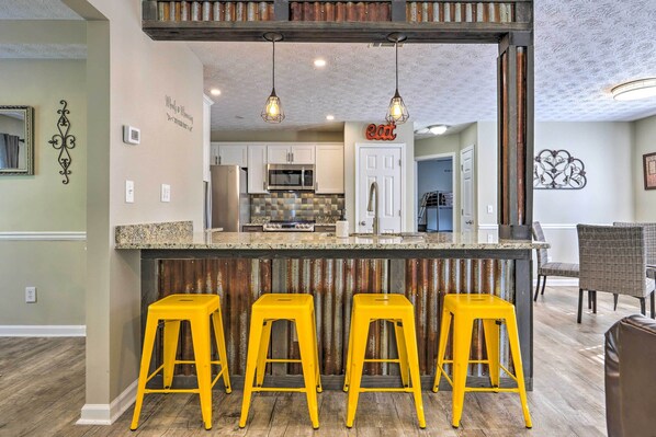 House (5 Bedrooms) | Interior