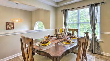 House (5 Bedrooms) | Interior