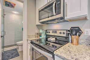 Apartament (1 Bedroom) | Cuina privada | Microones, forn, placa de cuina i liquadora