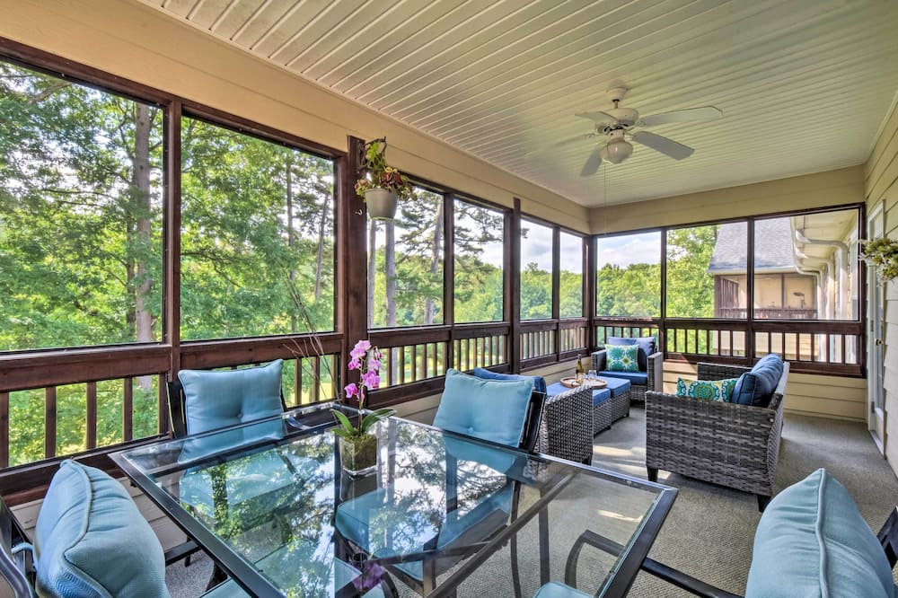 Sunny Clayton Condo on Kingwood Golf Course! - Tiger, GA