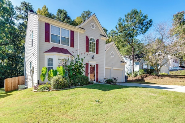 House (3 Bedrooms) | Interior - Atlanta Area Home w/ Yard ~ 2 Mi to Six Flags (Austell)