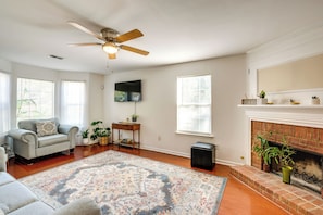 House (3 Bedrooms) | Interior - Atlanta Area Home w/ Yard ~ 2 Mi to Six Flags (Austell)