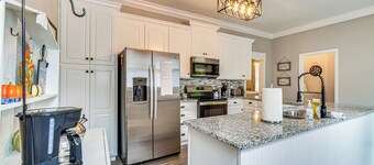 Spacious Athens Home ~ 1 Mi to Downtown!