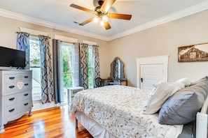 House (6 Bedrooms) | Interior - Spacious Athens Home ~ 1 Mi to Downtown! (Athens)