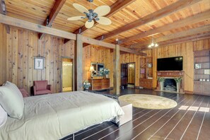 House (3 Bedrooms) | Interior - Lawrenceville Gem w/ Boat Dock on Private Lake! (Lawrenceville)