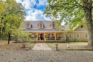 Interior - Lawrenceville Gem w/ Boat Dock on Private Lake! (Lawrenceville)