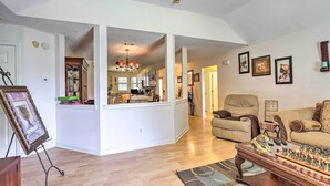 Unclassified image, 2 of 26, button - Charming Stockbridge Home: 23 Mi to Atlanta! (Stockbridge)