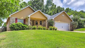 Unclassified image, 3 of 26, button - Charming Stockbridge Home: 23 Mi to Atlanta! (Stockbridge)