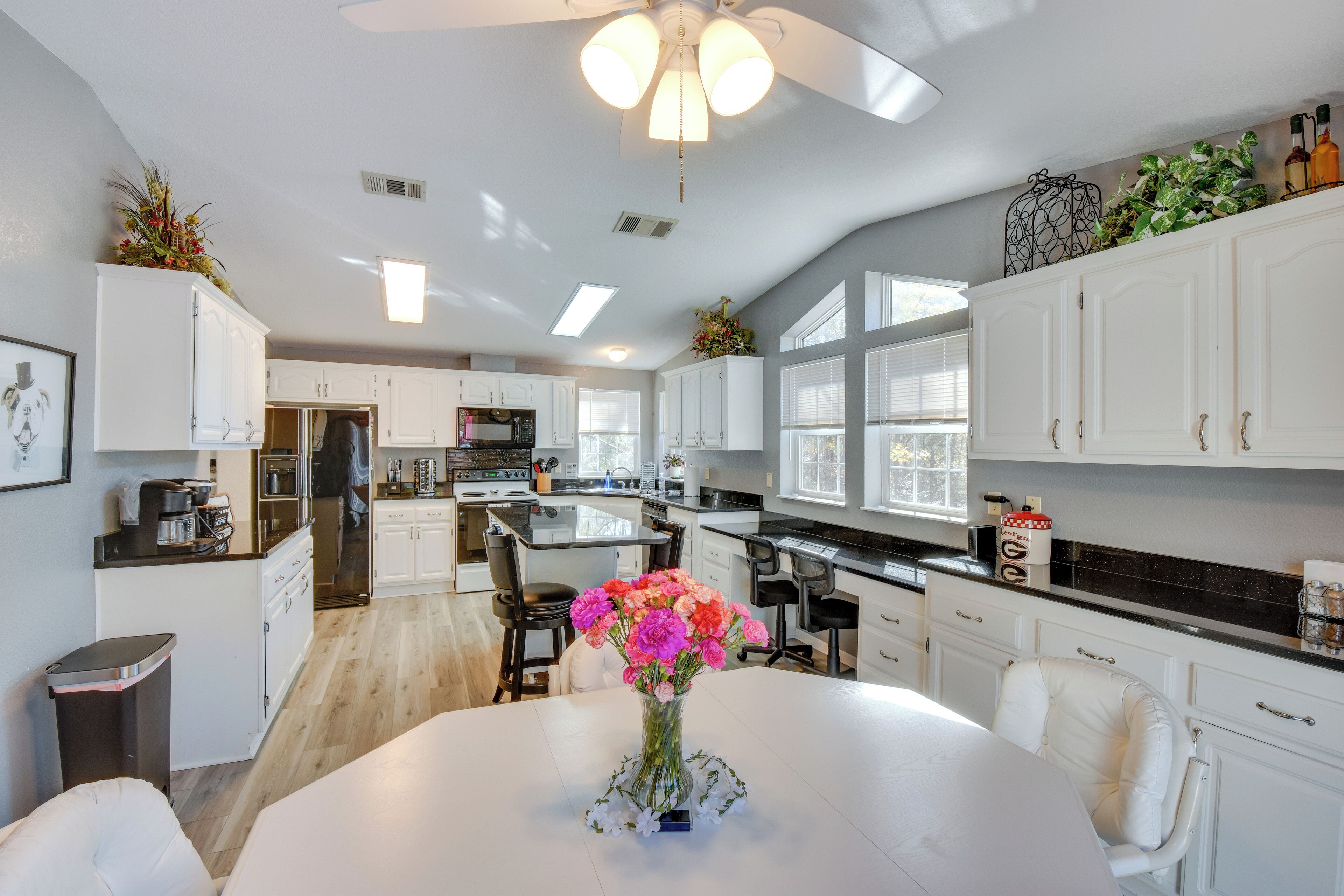 المنشأة من الداخل