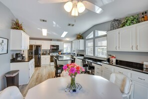 House (3 Bedrooms) | Interior - Lovely Lake Hartwell Retreat With Dock & Grill! (Hartwell)