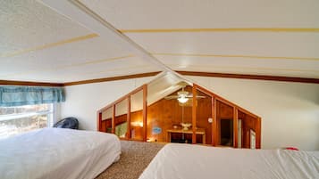 Rumah (2 Bedrooms) | 2 kamar tidur dan seprai linen