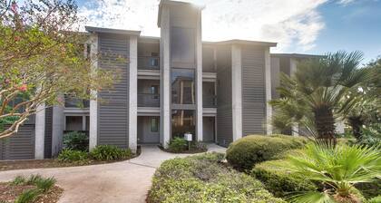 4 Mi to Beach: St Simons Island Golf Course Condo