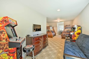 Interior - Helen Retreat w/ Hot Tub, 2 Mi to Downtown! (Helen)