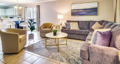 Soothing Savannah Townhome With Patio!