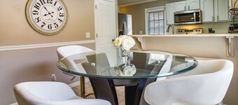 薩凡納舒緩聯排別墅，附庭院！