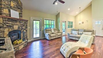House (4 Bedrooms) | Interior