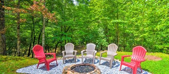 Cozy Riverside Dahlonega Home w/ Kayaks + Fire Pit