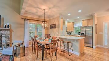 House (4 Bedrooms) | Interior