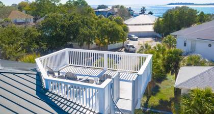 Tybee Island Home w/ Rooftop & Ocean Views!