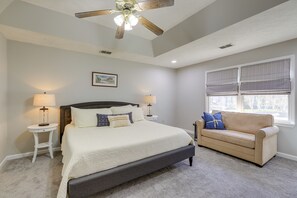 3 bedrooms, laptop workspace, bed sheets - Georgia Vacation Rental on Jackson Lake w/ Dock (Jackson)
