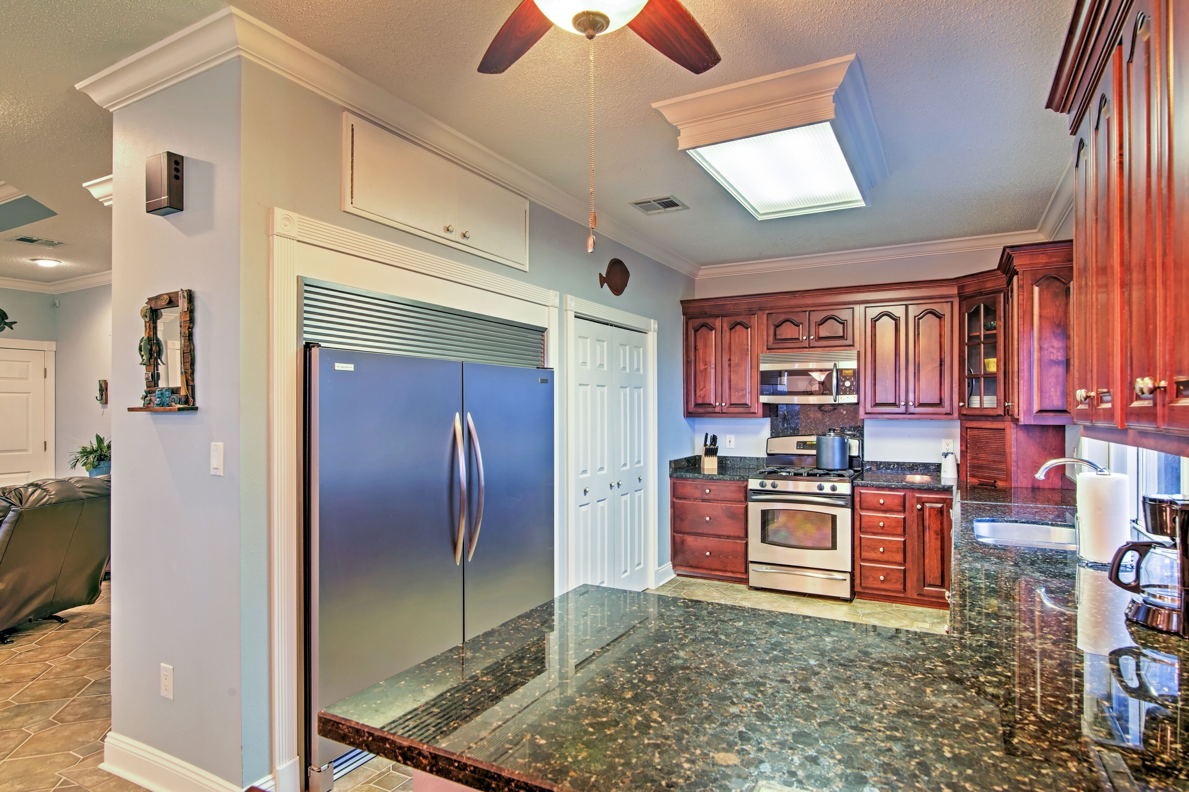 House (5 Bedrooms) | Interior