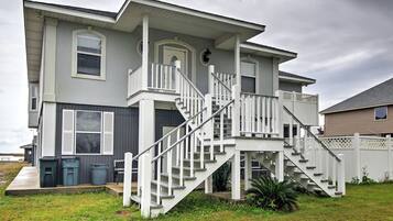 House (5 Bedrooms) | Front of property