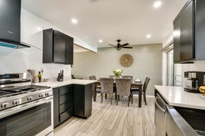 House (3 Bedrooms) | Private kitchen | Microwave, oven, stovetop, dishwasher - Tucson Vacation Rental: Private Pool & Fire Pit! (Tucson)