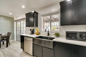 House (3 Bedrooms) | Private kitchen | Microwave, oven, stovetop, dishwasher - Tucson Vacation Rental: Private Pool & Fire Pit! (Tucson)