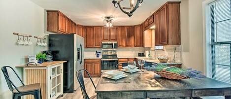 House (2 Bedrooms) | Private kitchen | Microwave, oven, stovetop, dishwasher