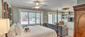 Elegant Savannah Hideaway w/ Private Garden