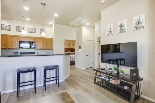 Tucson Condo Rental w/ Balcony + Mountain View!