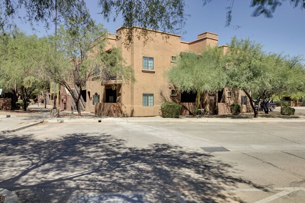 A building with a flat roof, a central entrance, and a staircase leading to the upper floor. - Tucson Condo Rental w/ Balcony + Mountain View! (Tucson)