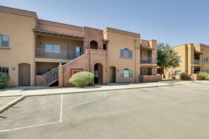 Interior - Tucson Condo Rental w/ Balcony + Mountain View! (Tucson)