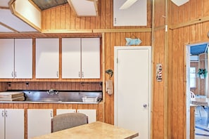 Interior - 'little Blue Crab' Quaint Slidell Home: Near Lakes (Slidell)