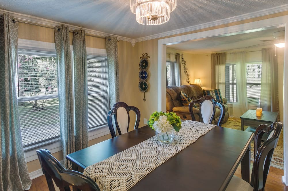 Waycross Vacation Rental w/ Private Backyard! - Patterson, GA