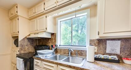 Quiet Columbus Home w/ Private Deck & Grill!