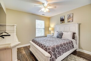 House (5 Bedrooms) | Interior - Spacious Pooler Home w/ Family-friendly Perks (Pooler)