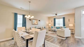 House (5 Bedrooms) | Interior