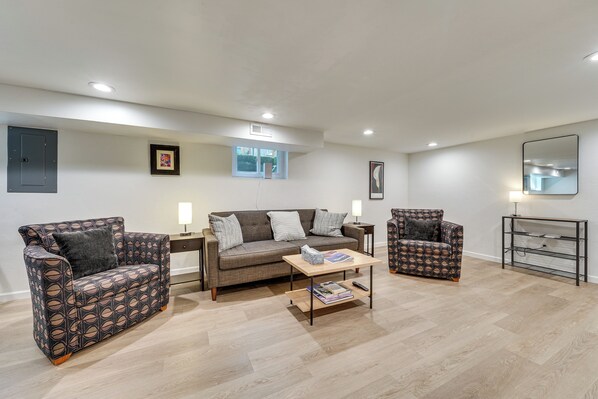 Apartment (2 Bedrooms) | Front of property - Remodeled Maple Leaf Basement Apt! 7 Mi to Seattle (Seattle)