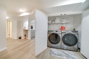 Apartment (2 Bedrooms) | Interior - 7 Mi to Dtwn Seattle: Spacious Guest Suite (Seattle)
