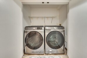 Apartment (2 Bedrooms) | Interior - Remodeled Maple Leaf Basement Apt! 7 Mi to Seattle (Seattle)