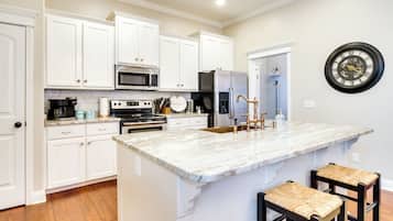 House (3 Bedrooms) | Interior