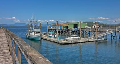 Oceanfront Craig Apt: Grill, Fishing On-site!