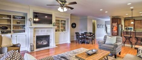 Huoneisto (3 Bedrooms) | Oleskelualue | Televisio, takka, iPod-telakointiasema, kirjoja